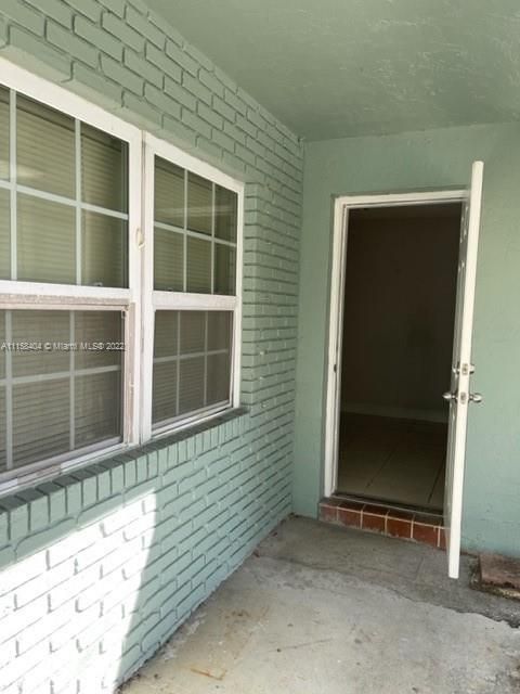 Recently Rented: $2,500 (3 beds, 2 baths, 1460 Square Feet)