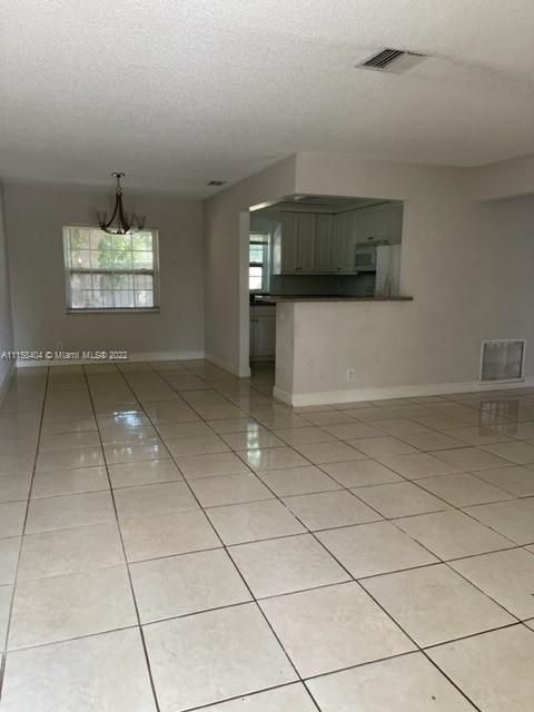 Recently Rented: $2,500 (3 beds, 2 baths, 1460 Square Feet)