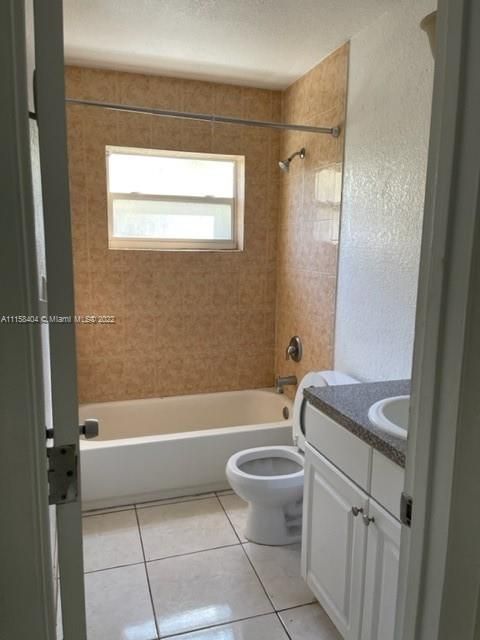 Recently Rented: $2,500 (3 beds, 2 baths, 1460 Square Feet)