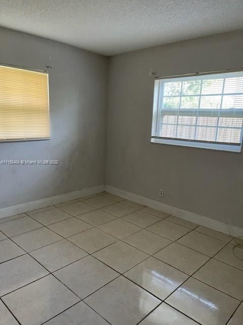 Recently Rented: $2,500 (3 beds, 2 baths, 1460 Square Feet)