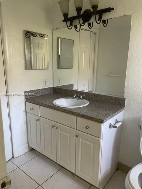 Recently Rented: $2,500 (3 beds, 2 baths, 1460 Square Feet)