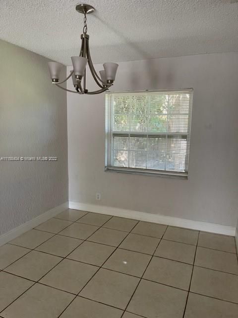 Recently Rented: $2,500 (3 beds, 2 baths, 1460 Square Feet)