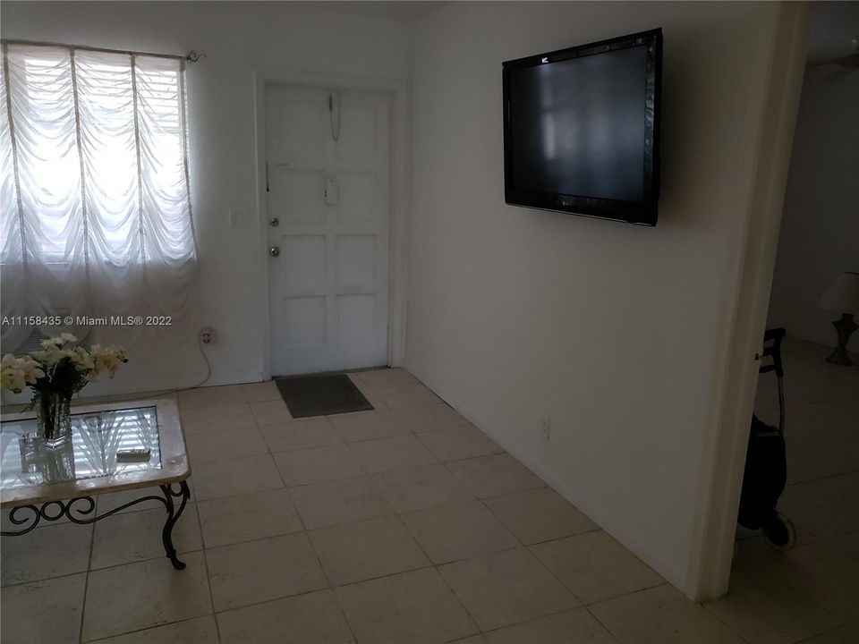 Recently Sold: $115,000 (1 beds, 1 baths, 593 Square Feet)