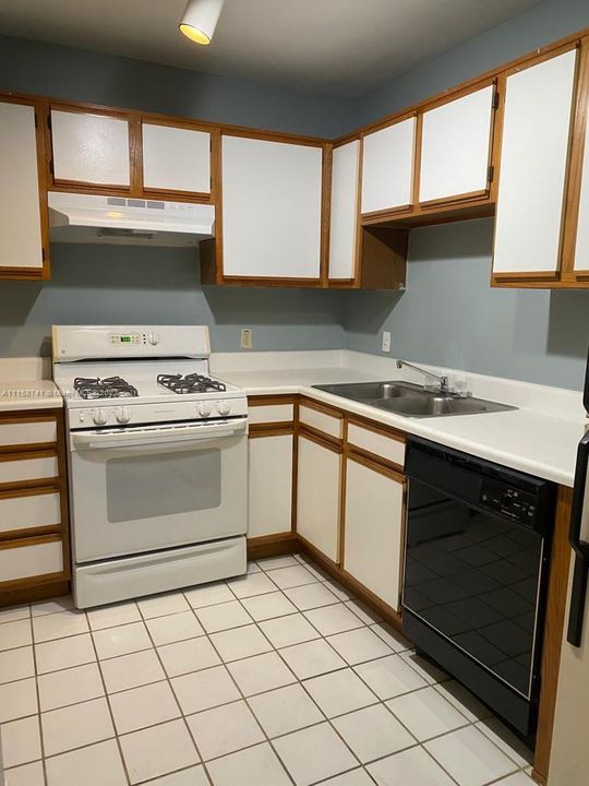 Recently Rented: $1,500 (1 beds, 1 baths, 693 Square Feet)