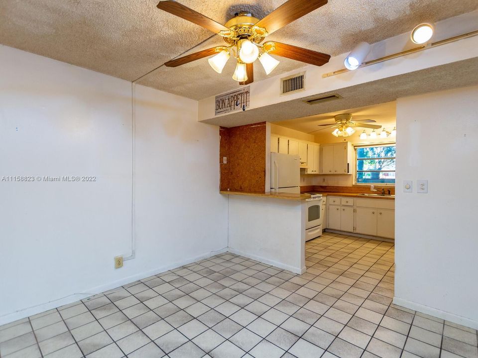 Recently Sold: $275,000 (2 beds, 1 baths, 1250 Square Feet)