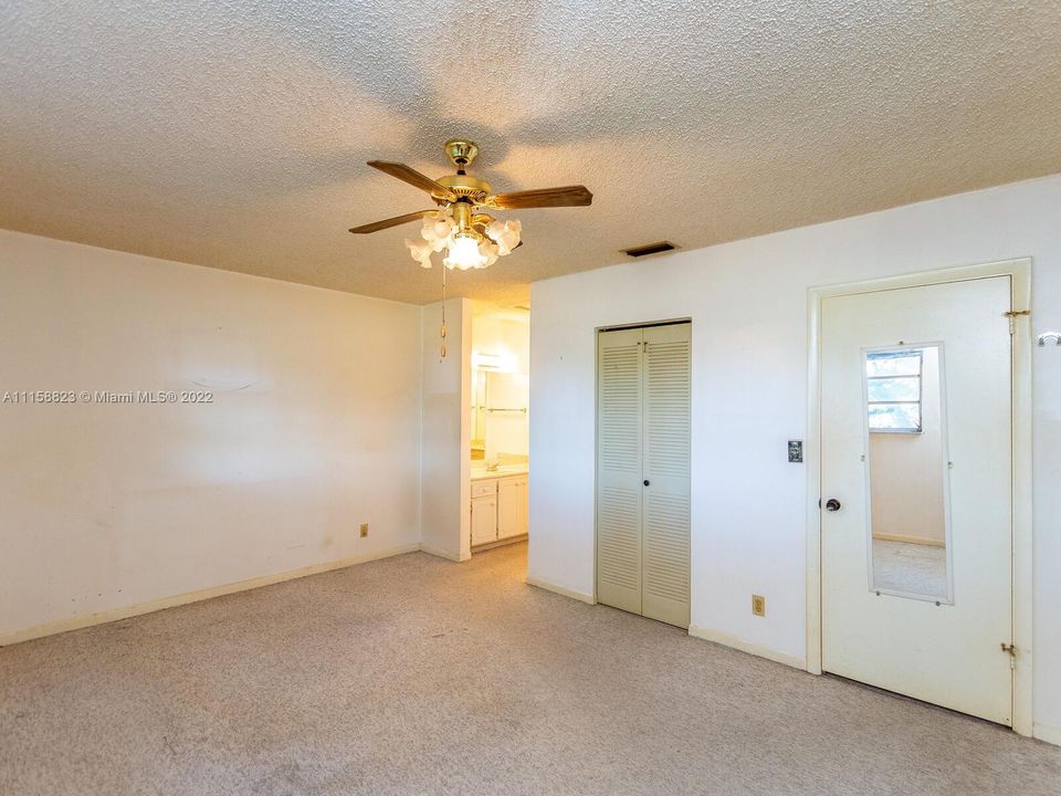 Recently Sold: $275,000 (2 beds, 1 baths, 1250 Square Feet)