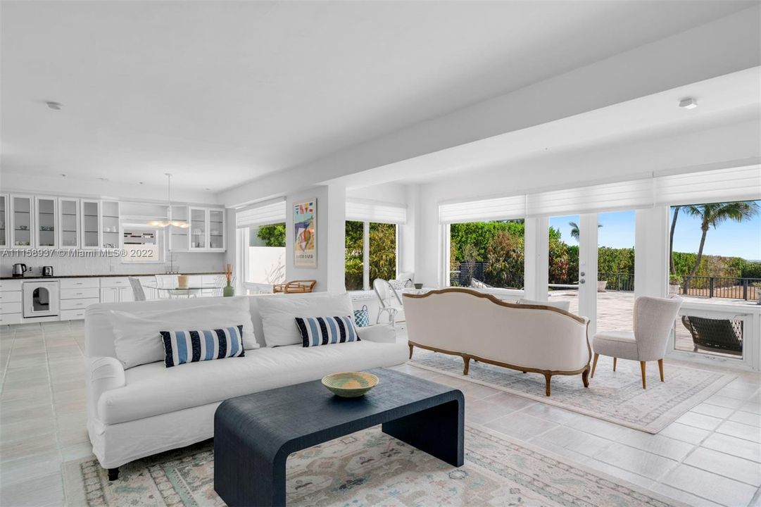 Recently Sold: $11,000,000 (4 beds, 4 baths, 2109 Square Feet)