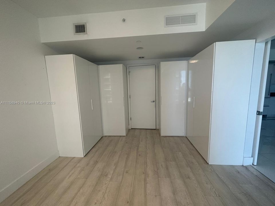 Recently Sold: $570,000 (1 beds, 1 baths, 759 Square Feet)