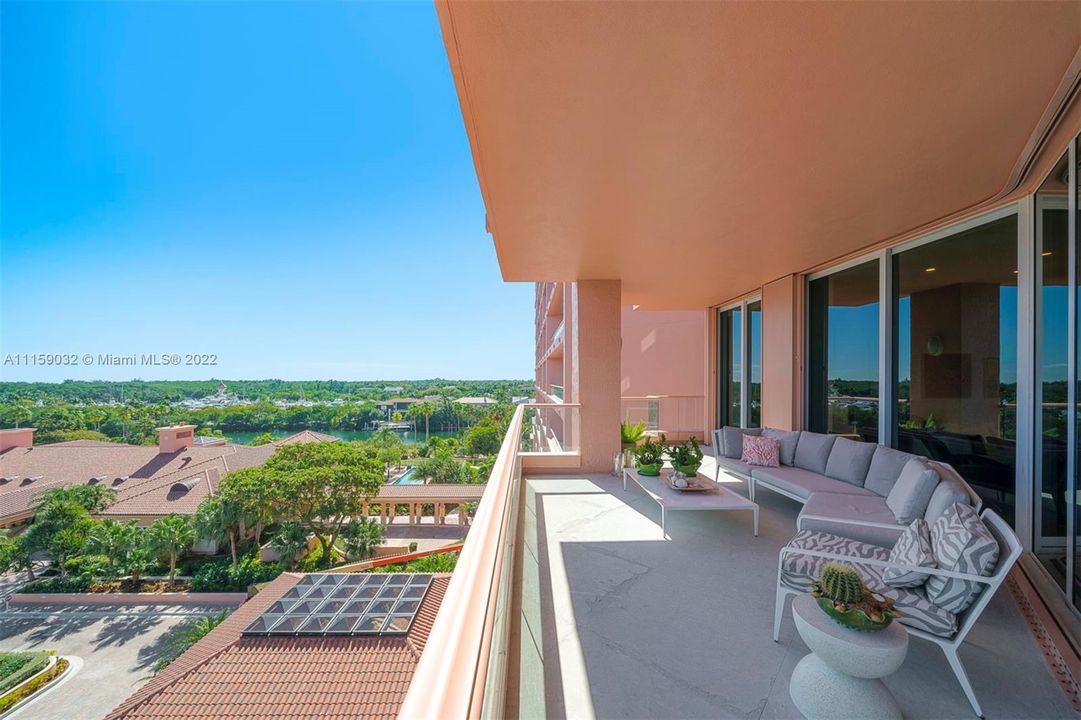 Recently Sold: $2,250,000 (2 beds, 3 baths, 2960 Square Feet)