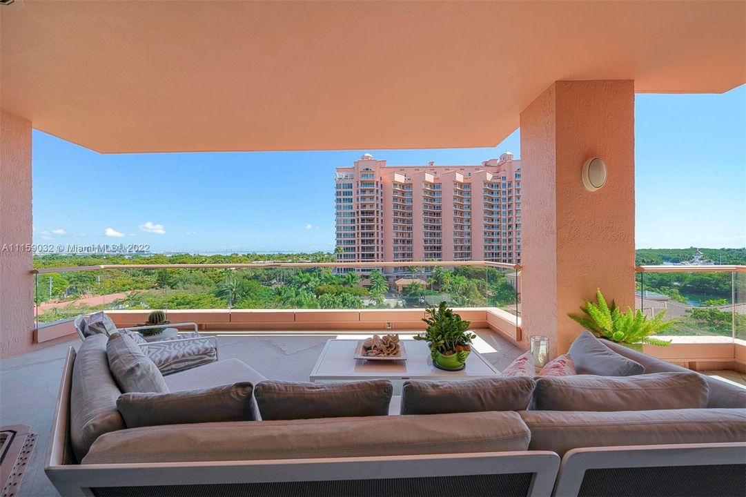 Recently Sold: $2,250,000 (2 beds, 3 baths, 2960 Square Feet)