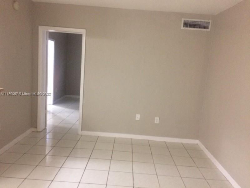 Recently Rented: $1,500 (1 beds, 1 baths, 583 Square Feet)