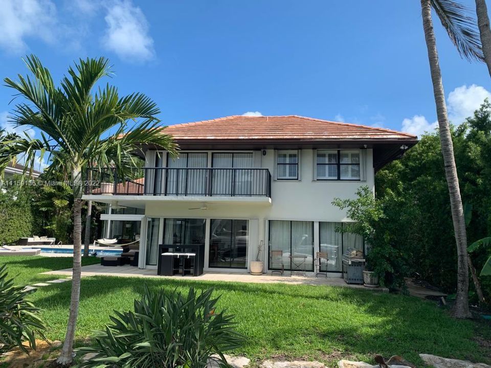 Recently Sold: $9,275,000 (5 beds, 5 baths, 5341 Square Feet)