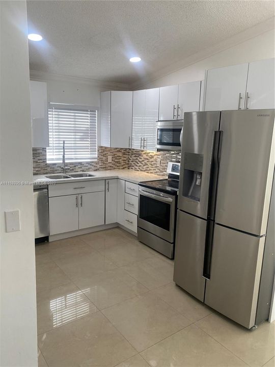 Recently Rented: $3,000 (3 beds, 2 baths, 1228 Square Feet)