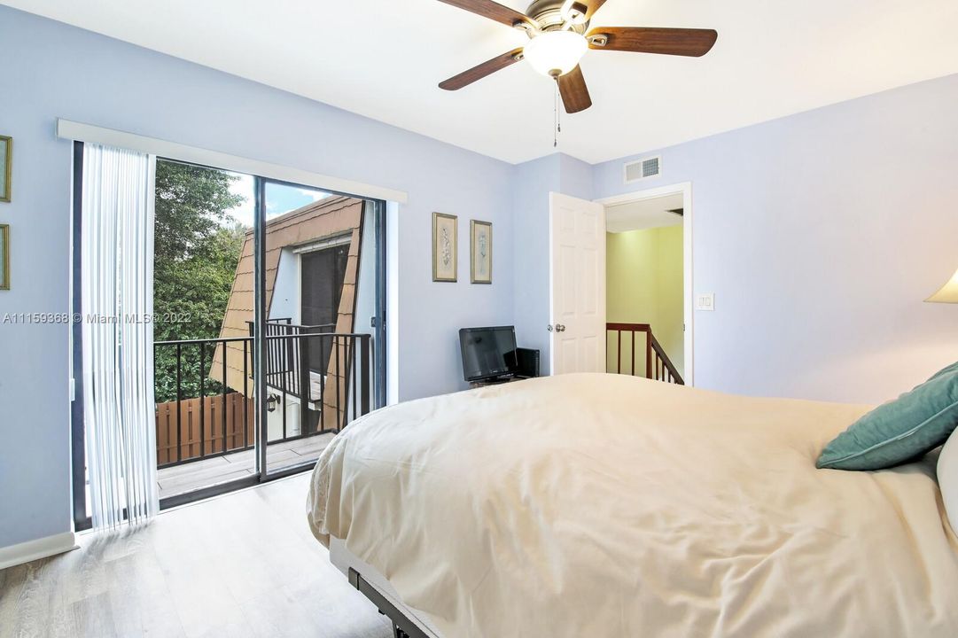 Vendido Recientemente: $270,000 (2 camas, 2 baños, 1288 Pies cuadrados)