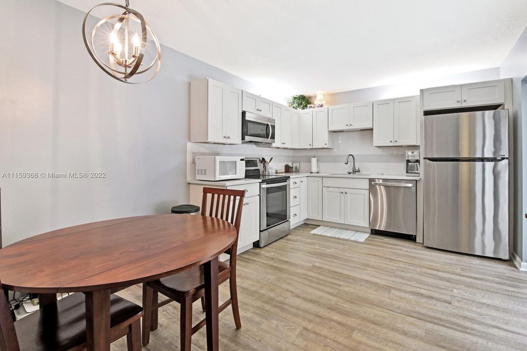 Vendido Recientemente: $270,000 (2 camas, 2 baños, 1288 Pies cuadrados)