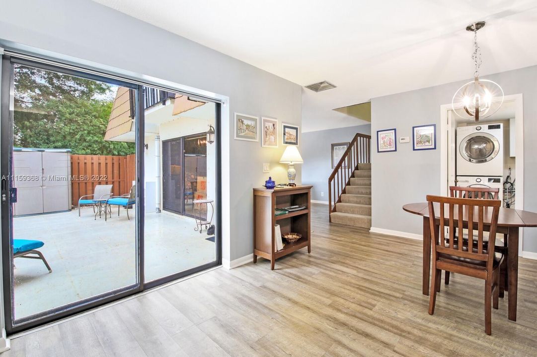 Vendido Recientemente: $270,000 (2 camas, 2 baños, 1288 Pies cuadrados)