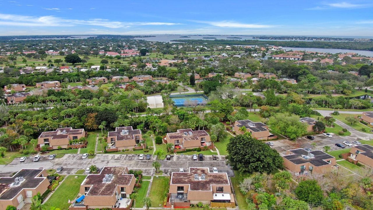 Vendido Recientemente: $270,000 (2 camas, 2 baños, 1288 Pies cuadrados)