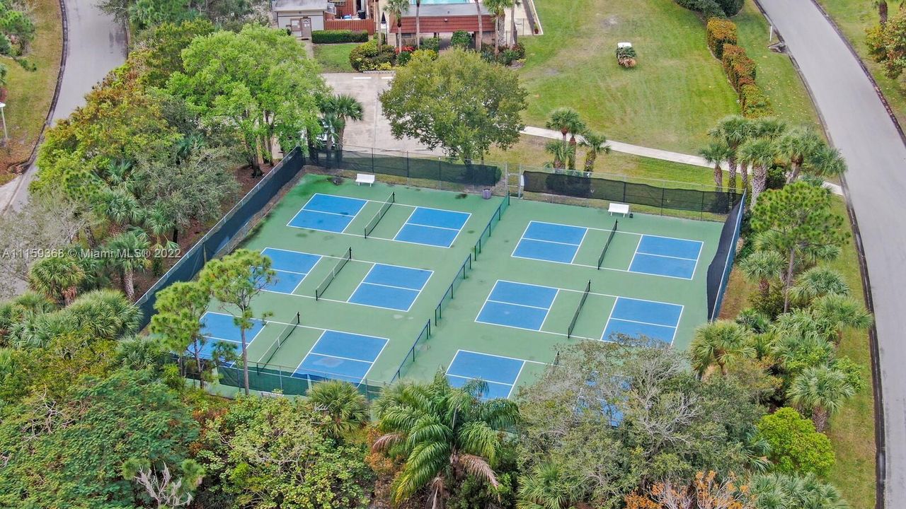 Vendido Recientemente: $270,000 (2 camas, 2 baños, 1288 Pies cuadrados)