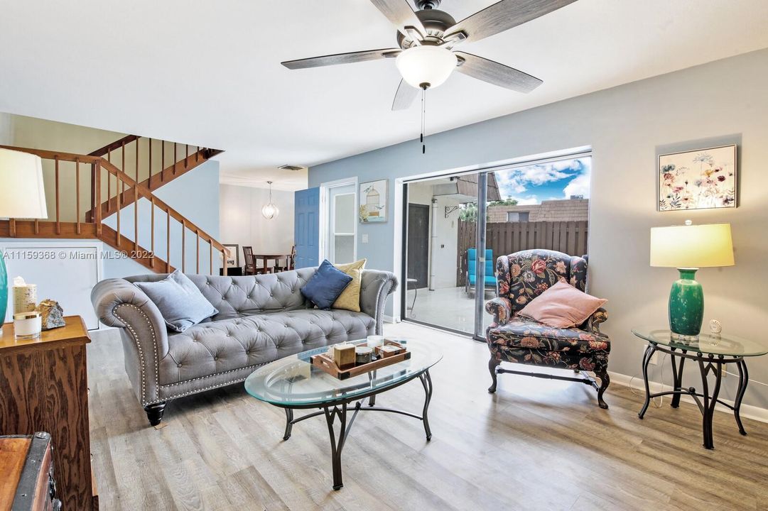 Vendido Recientemente: $270,000 (2 camas, 2 baños, 1288 Pies cuadrados)