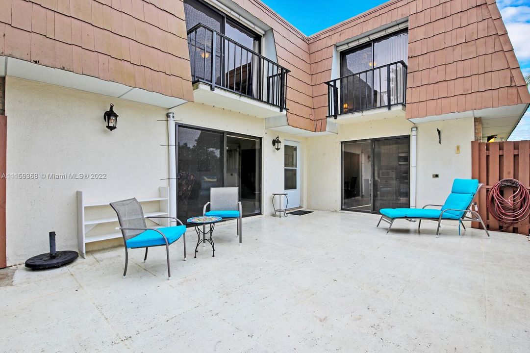 Vendido Recientemente: $270,000 (2 camas, 2 baños, 1288 Pies cuadrados)