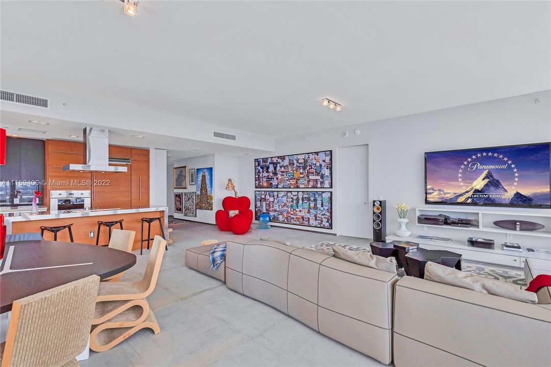 Recently Sold: $2,150,000 (3 beds, 3 baths, 2888 Square Feet)