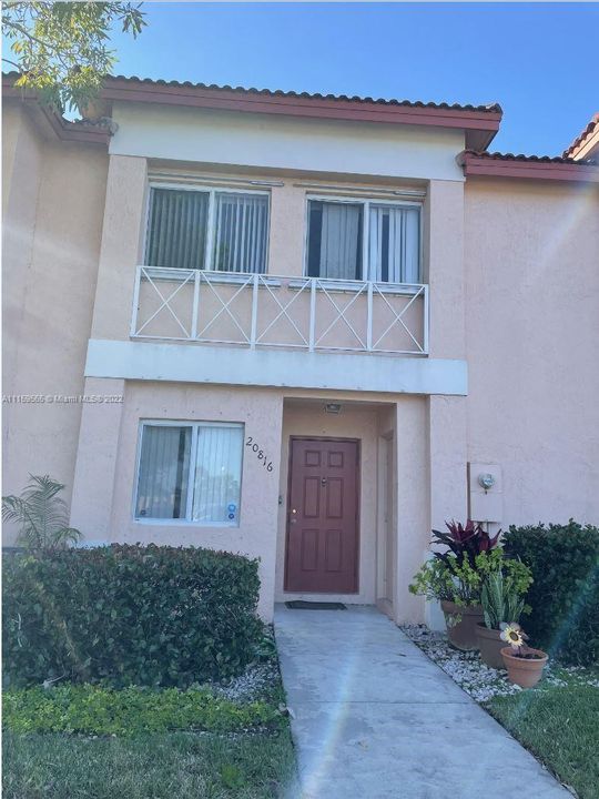 Recently Rented: $2,500 (3 beds, 2 baths, 1361 Square Feet)