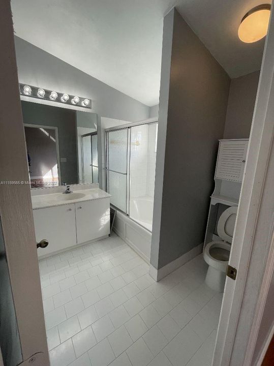 最近租的: $2,500 (3 贝兹, 2 浴室, 1361 平方英尺)