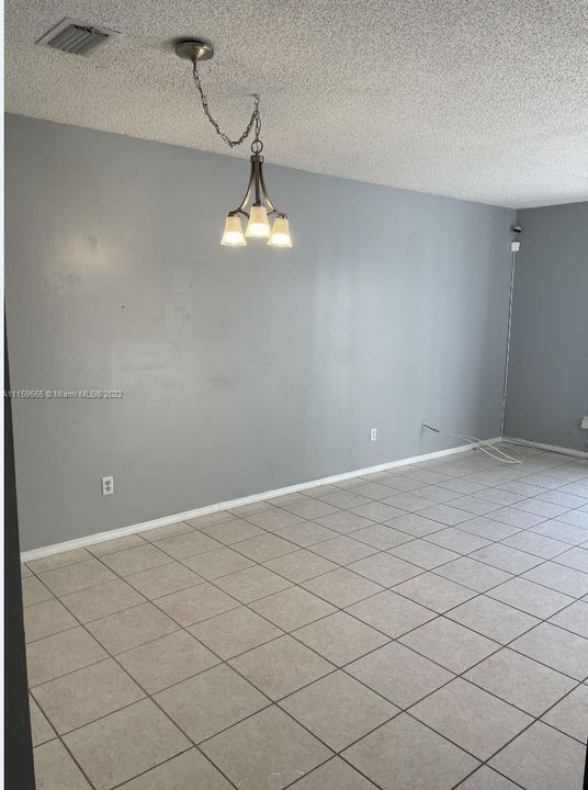 Recently Rented: $2,500 (3 beds, 2 baths, 1361 Square Feet)