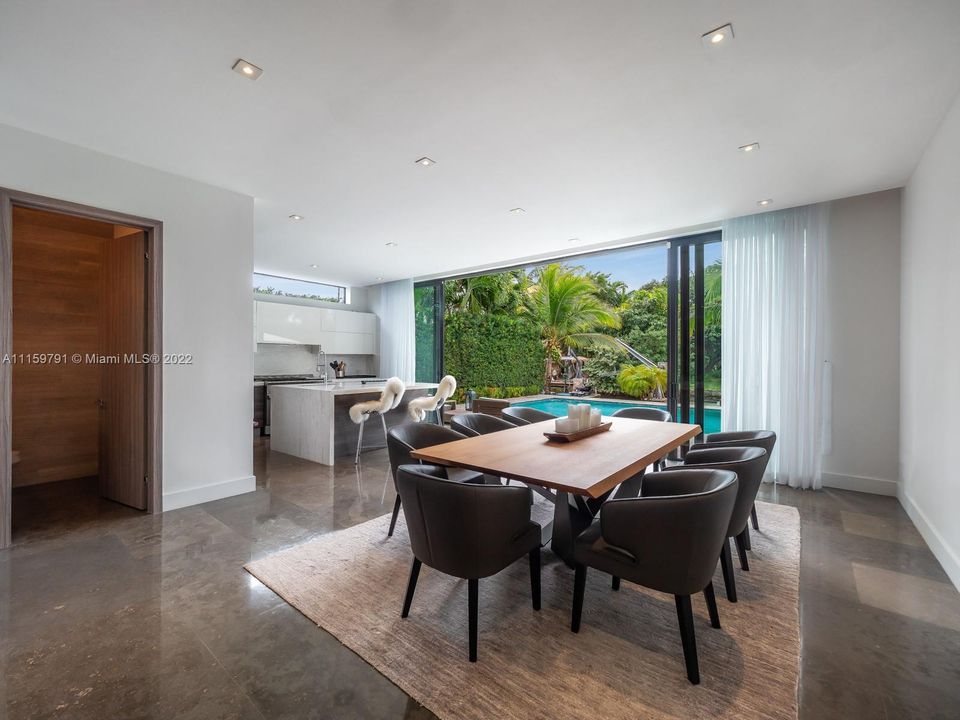 Recently Sold: $4,490,000 (5 beds, 3 baths, 2849 Square Feet)