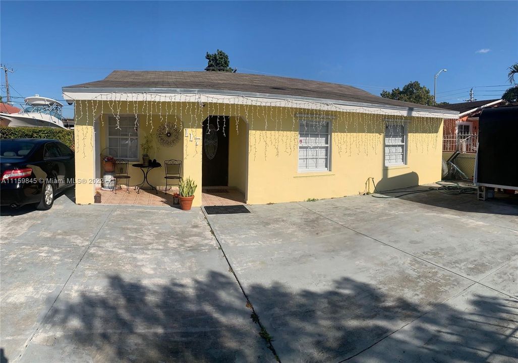Recently Sold: $420,000 (5 beds, 2 baths, 1802 Square Feet)