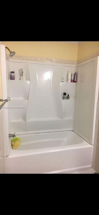 最近售出: $110,000 (4 贝兹, 3 浴室, 0 平方英尺)