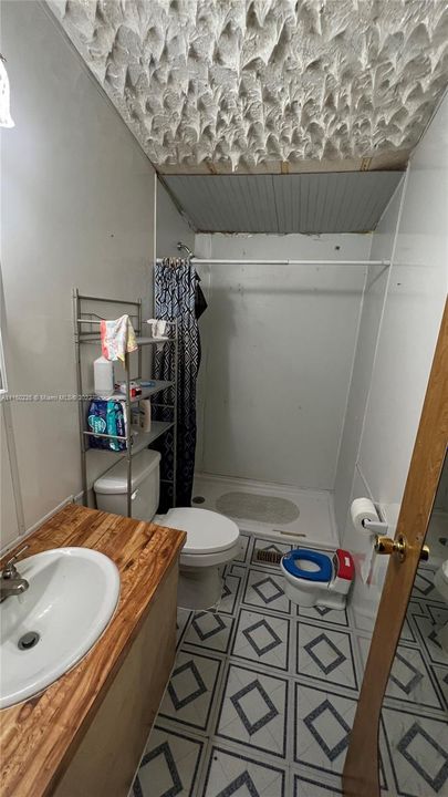 Second bathroom of the rented mobile home.