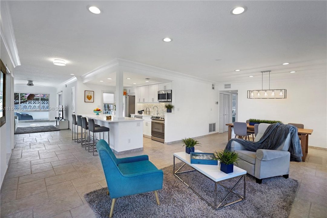 最近售出: $895,000 (3 贝兹, 2 浴室, 1740 平方英尺)