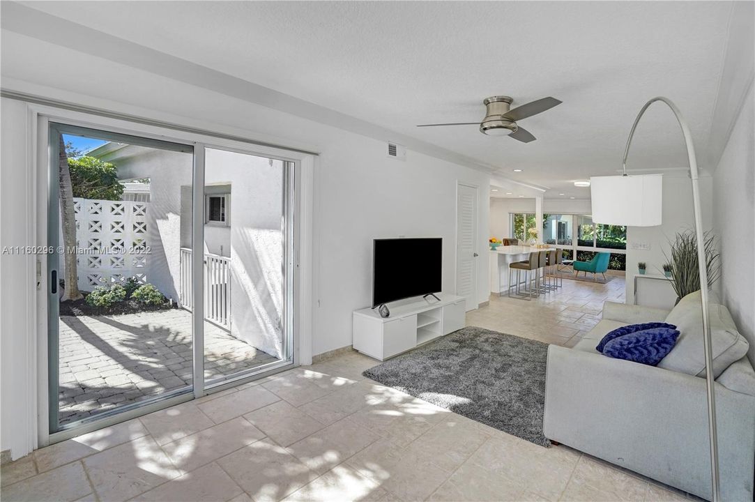 最近售出: $895,000 (3 贝兹, 2 浴室, 1740 平方英尺)