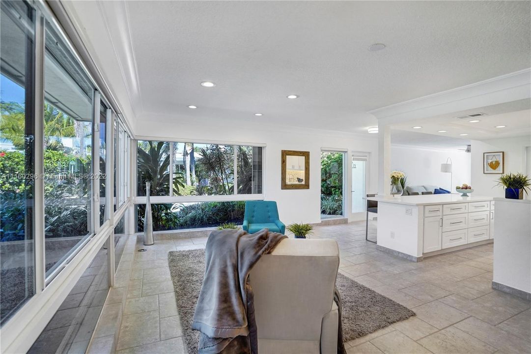 最近售出: $895,000 (3 贝兹, 2 浴室, 1740 平方英尺)