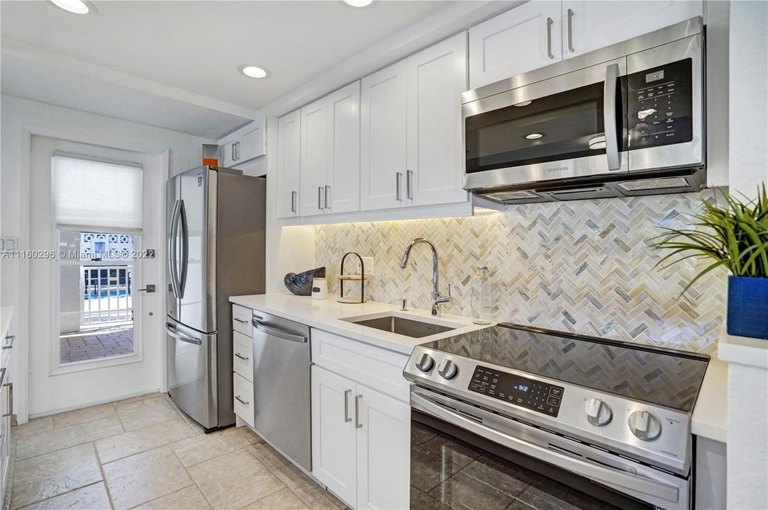 最近售出: $895,000 (3 贝兹, 2 浴室, 1740 平方英尺)