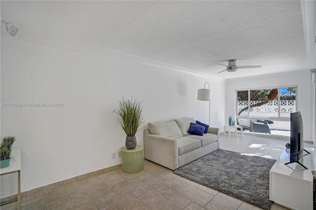 最近售出: $895,000 (3 贝兹, 2 浴室, 1740 平方英尺)