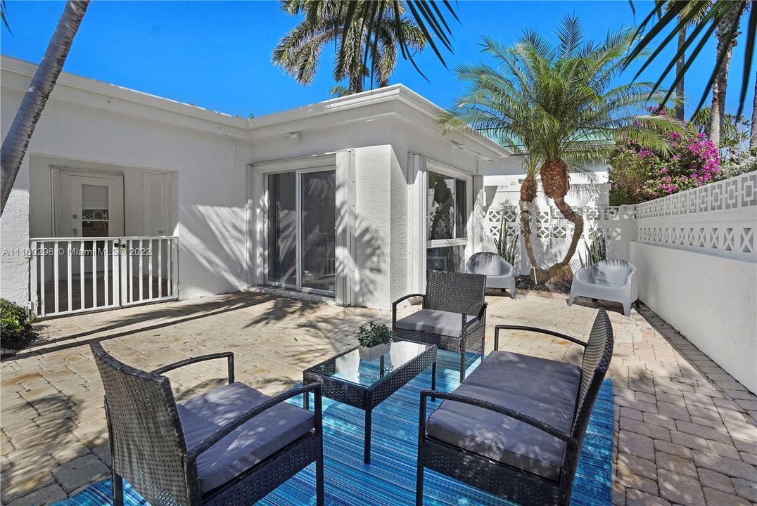 最近售出: $895,000 (3 贝兹, 2 浴室, 1740 平方英尺)