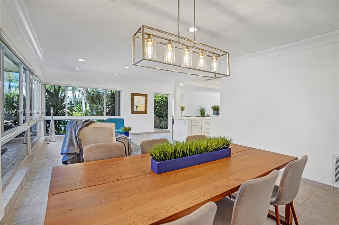 最近售出: $895,000 (3 贝兹, 2 浴室, 1740 平方英尺)