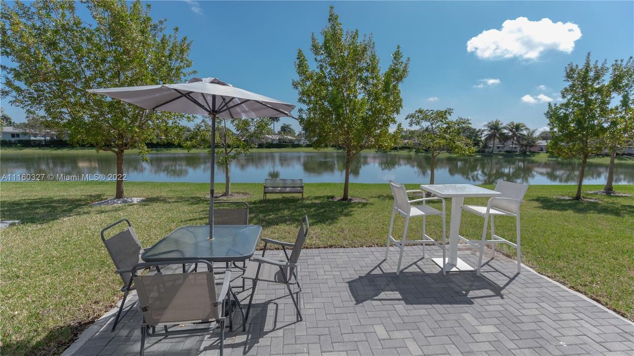 Недавно продано: $430,000 (3 спален, 2 ванн, 1642 Квадратных фут)