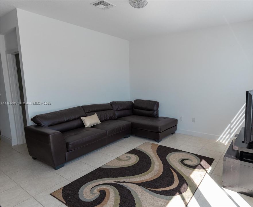 Недавно продано: $430,000 (3 спален, 2 ванн, 1642 Квадратных фут)