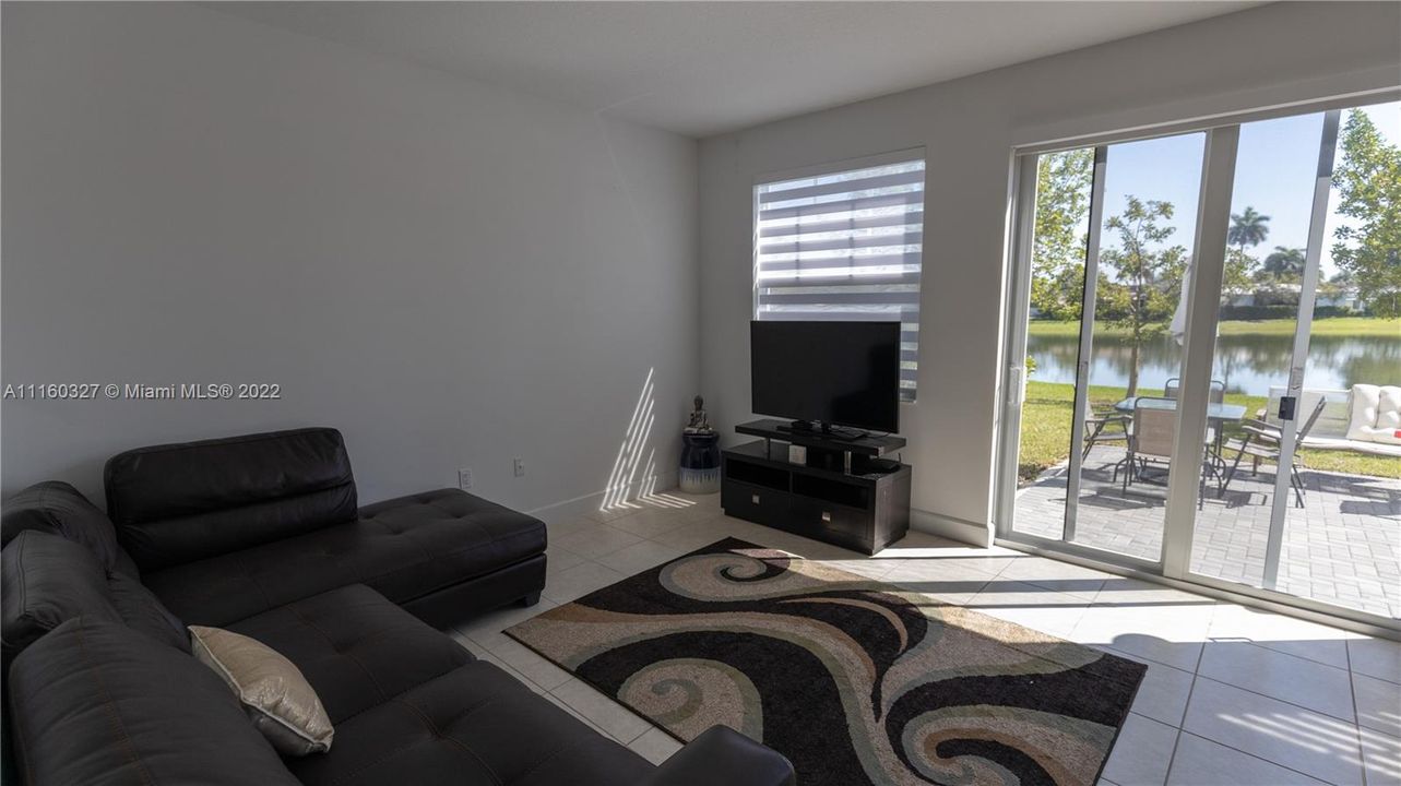 Недавно продано: $430,000 (3 спален, 2 ванн, 1642 Квадратных фут)