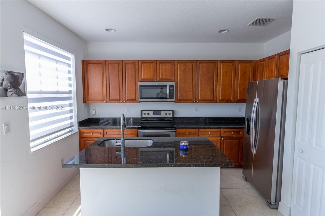 Недавно продано: $430,000 (3 спален, 2 ванн, 1642 Квадратных фут)