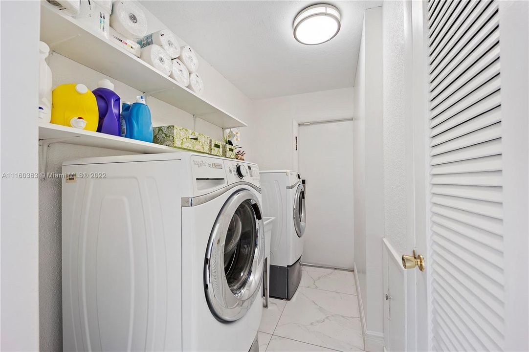 Laundry room with sink