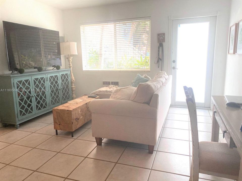 Recently Rented: $1,825 (1 beds, 1 baths, 680 Square Feet)