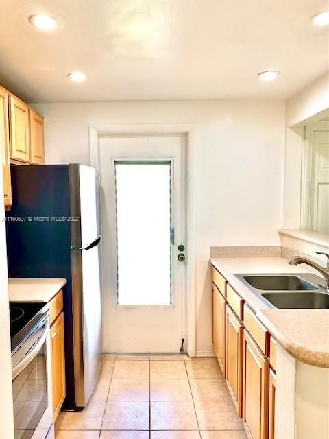 Recently Rented: $1,650 (1 beds, 1 baths, 580 Square Feet)