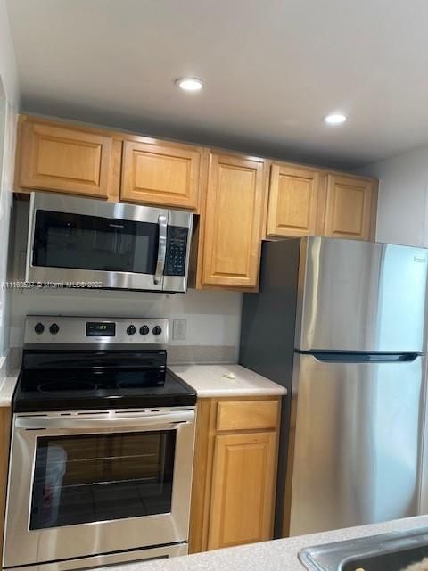 Recently Rented: $1,650 (1 beds, 1 baths, 580 Square Feet)