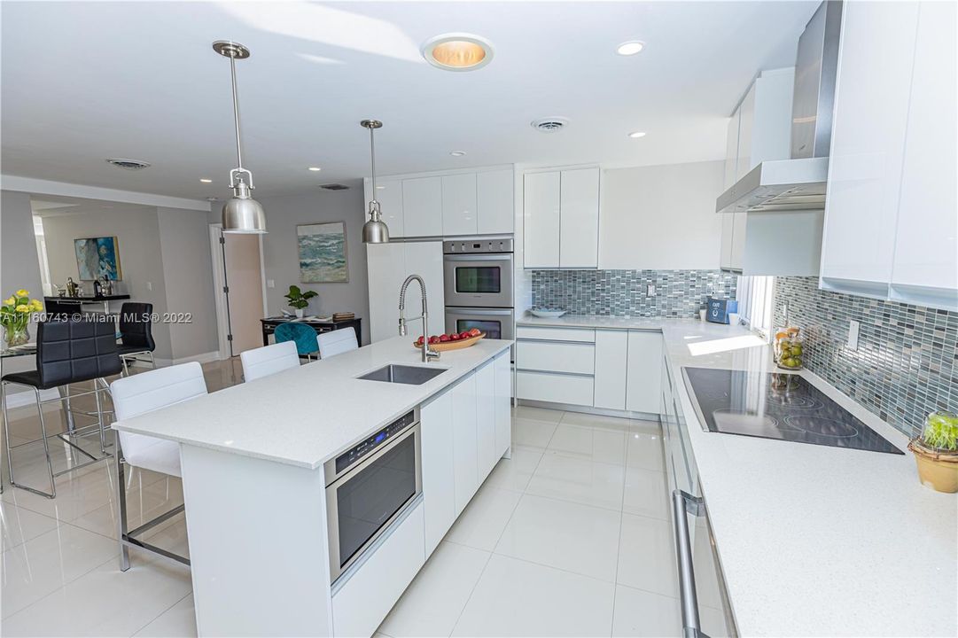 Recently Sold: $2,690,000 (3 beds, 3 baths, 3407 Square Feet)