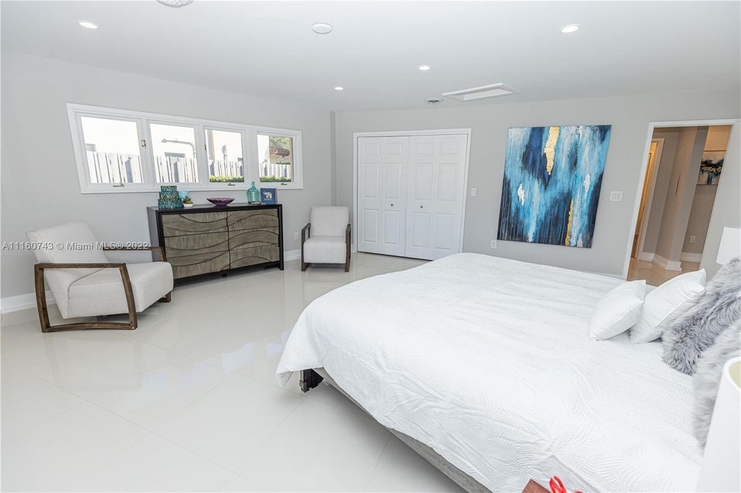 Recently Sold: $2,690,000 (3 beds, 3 baths, 3407 Square Feet)