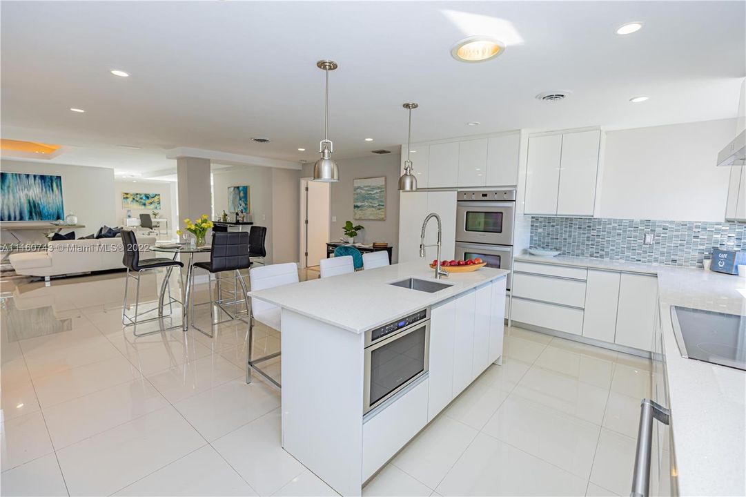 Recently Sold: $2,690,000 (3 beds, 3 baths, 3407 Square Feet)